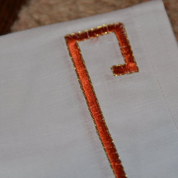 RARE KIM SEYBERT LIVING 4 ORANGE EMBROIDERED GREEK KEY COCKTAIL BAR NAPKIN - Picture 5 of 8